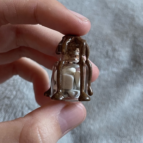 3/$18 Howlite chip bottle - Picture 1 of 2